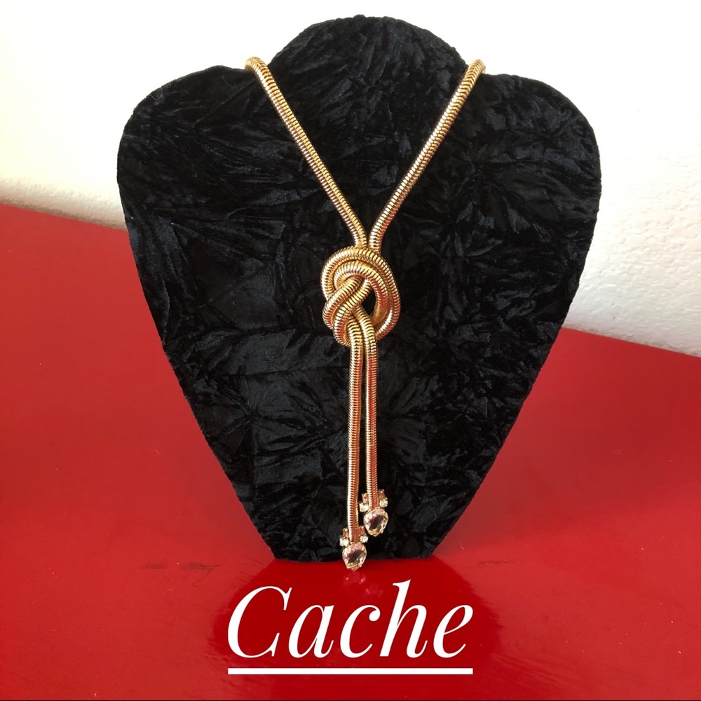 CACHE UNIQUE NECKLACE
